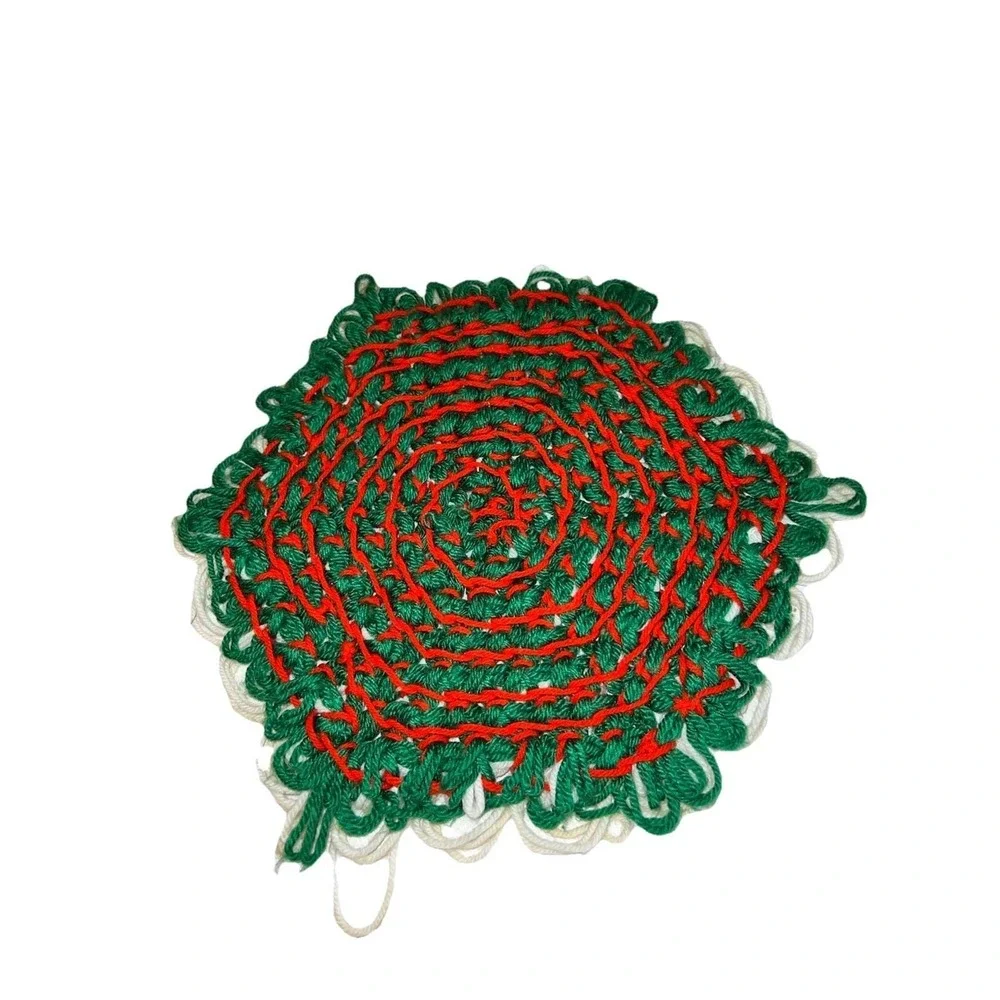 Vtg 1970s Christmas Daisy Loom Yarn Doily Hexagon Trivet Hot Pad‎ MCM